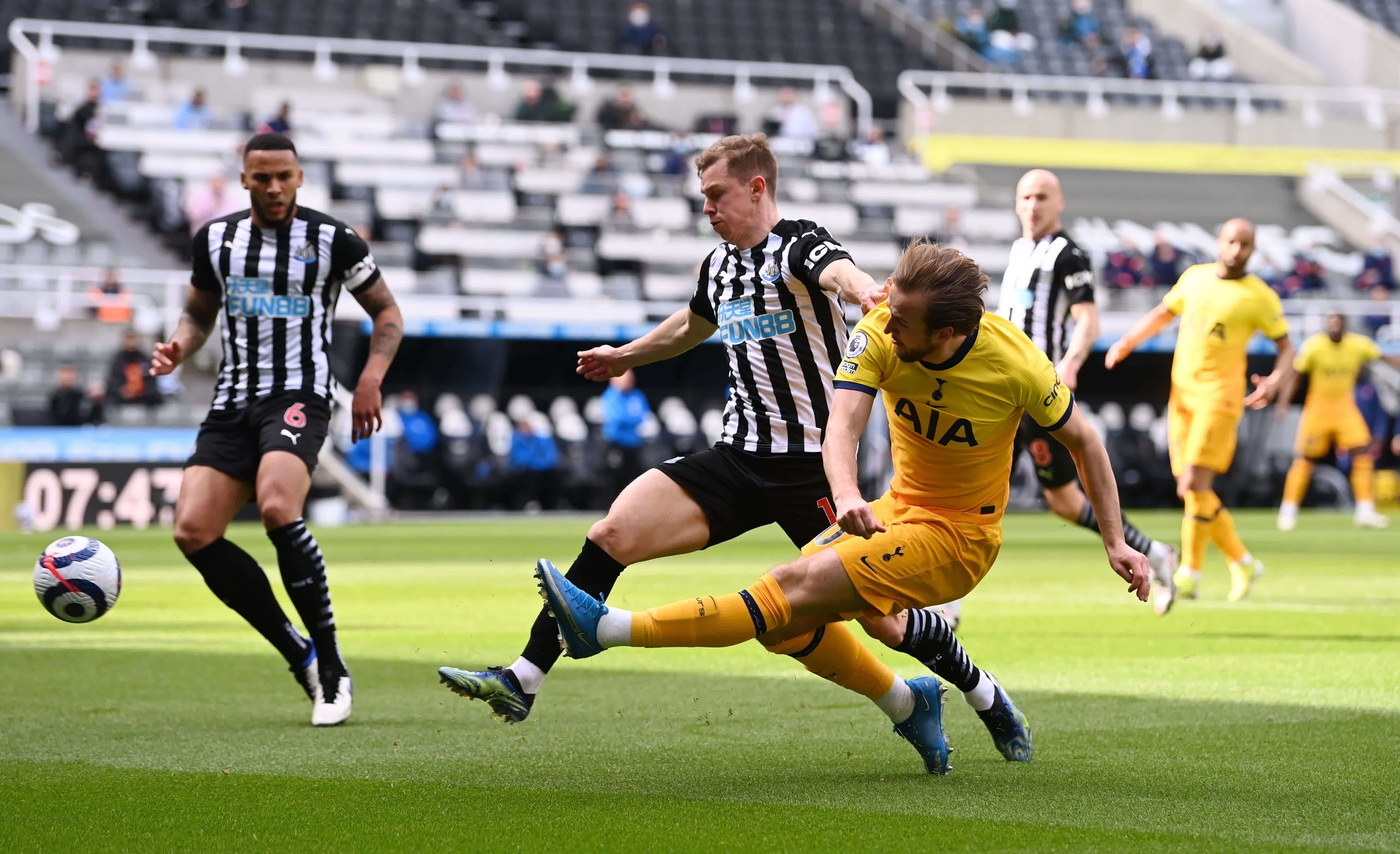 莱奥的违约 莱奥的违约